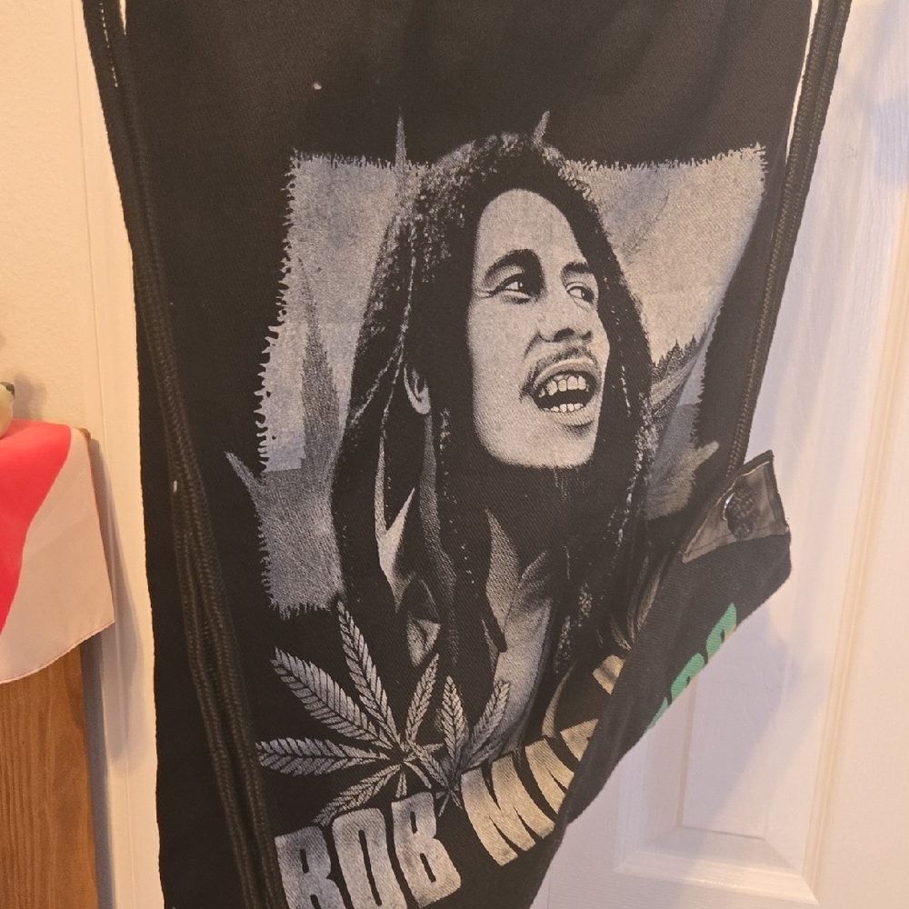 Black Reggae-Inspired Backpack with Iconic Design - Picture 3 of 5